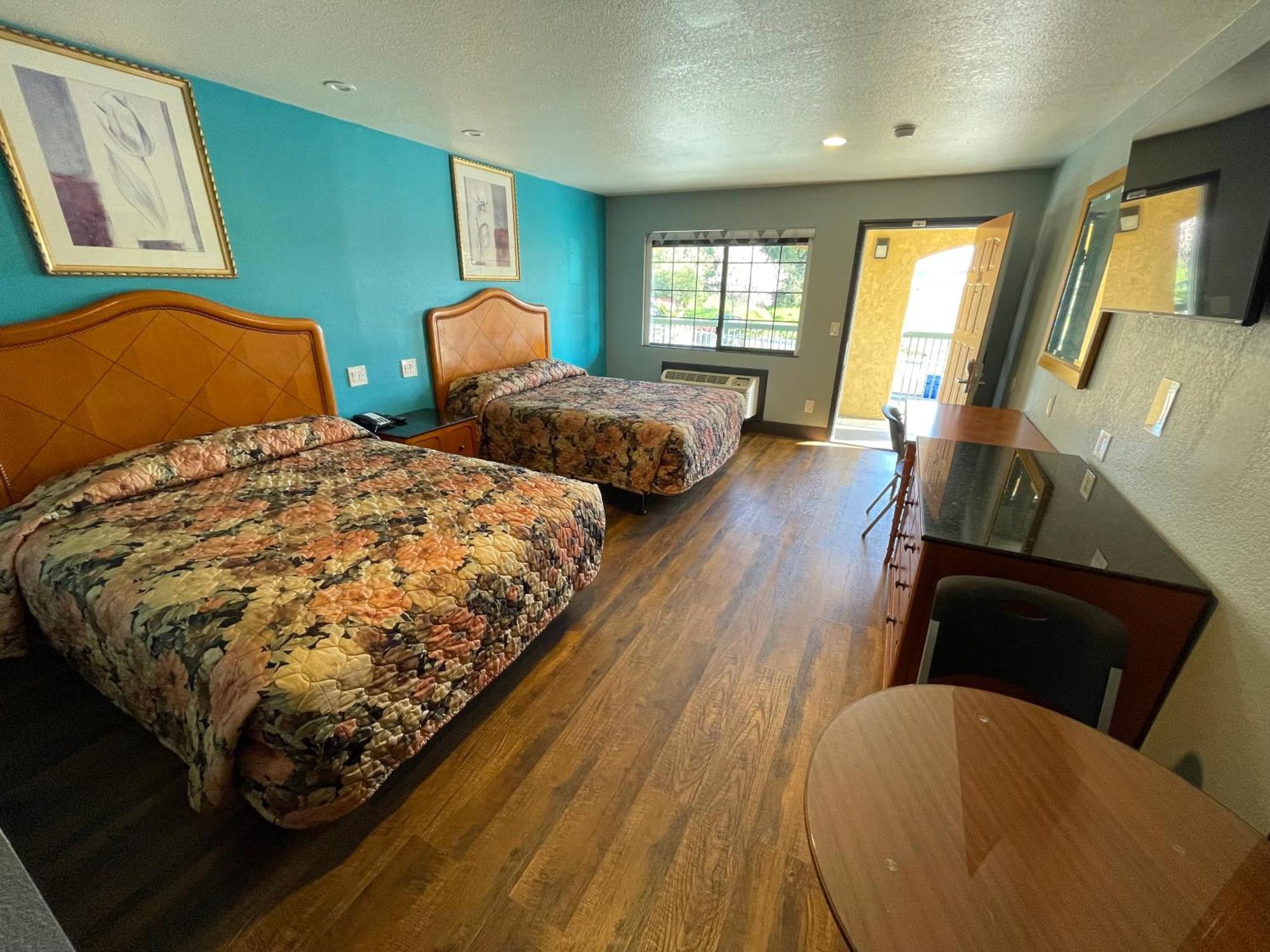 Travelers Inn Castro Valley Exterior photo
